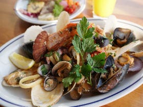 港のとれたて魚介がどっさり！ 日本三景・松島で三陸の魚介を味わい尽くす『松島イタリアン Toto』