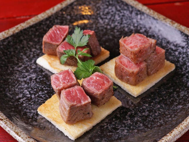 「熟成山形牛ステーキ」がコースの華！ 敏腕料理人による和食鉄板料理が楽しめる『銀座 朔月』