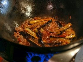 ・軽く20～30秒ほど、煮含める。