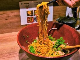 ガツンとくるうまさ！ ラーメンなのにヘルシーとギャップが話題の赤坂『まぜそば ぶんか』