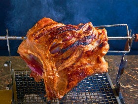 羊の塊肉をガッツリと！ワニもウサギも豪快に堪能できる知る人ぞ知る『聚福楼』が待望の2号店