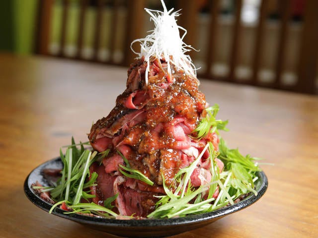 まるで肉のエベレスト！ １ポンドの巨大ローストビーフをお腹いっぱい堪能できる京都のカフェダイニング