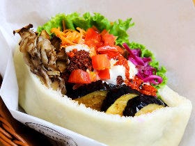 累計300万部超『作ってあげたい彼ごはん』の作者が開いた「100％ヴィーガン・カフェ」