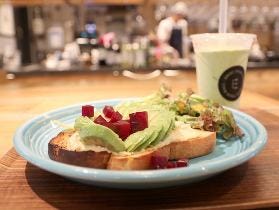 トーストにアボカドの花開く！ 恵比寿『AVOCADOOO』はNYでも人気のアボカド専門店