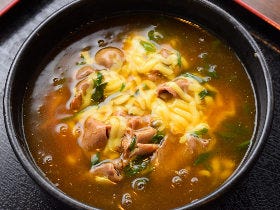 究極の「チーズ肉カレーうどん」がついに東京に！ 老舗の味を継ぐ「カレーうどん店」の正体