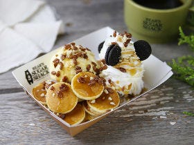 ふわっふわ「パンケーキ」が10枚ワンセット！軽やかすぎてペロッといける「パンケーキスタンド」【新宿】