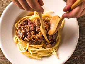 ハンバーグを豪快に絡めた「ミートパスタ」はリピート確実！ 中目黒で超話題の肉イタリアン『ロデオ』 