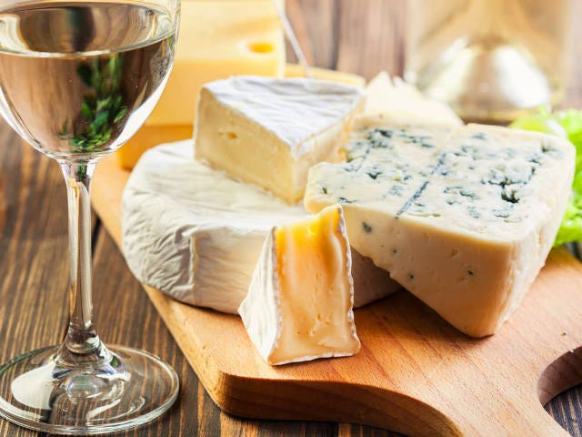 「チーズ」の種類・味わいの特徴、ワインとの相性を伝授！ ラクレットで大人気のビストロもご紹介