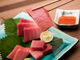 中トロみたいな対馬の「金マグロ」に悶絶！ 秘密基地のような大人の居酒屋『対馬居酒屋こんね』