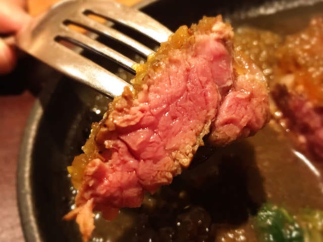 NZ産牧草牛ステーキが驚きのやわらかさ！　肉激戦区の街、赤坂でいまイチオシの赤身肉ランチ