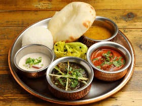 カレーマニア感涙のおいしさ！ 都内でもぶっちぎりにうまい「インドカレー」専門店まとめ