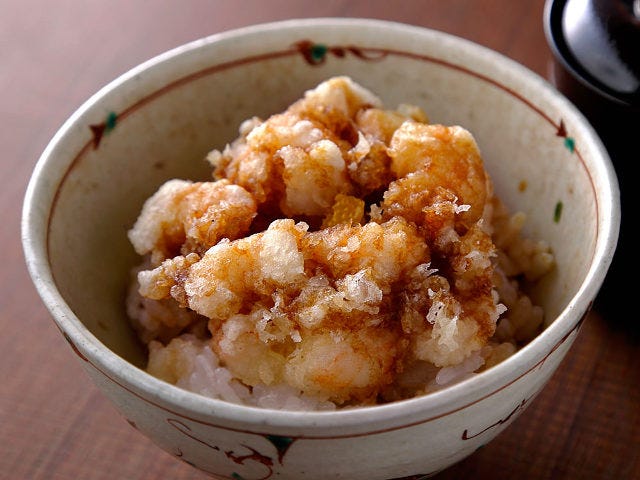 〆の「かき揚げ丼」が贅沢でおいしすぎ！週に一度ランチだけ、のれんを上げる予約困難な「天ぷら」の名店