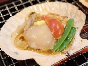 肉厚ぷりっぷり！北海道産の「天然ホタテ」をとことん堪能できる、東京初のホタテ専門店『ホタテん家』